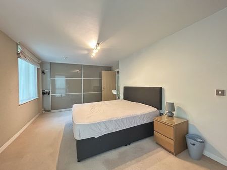 River Crescent, Nottingham, NG2 - Photo 2