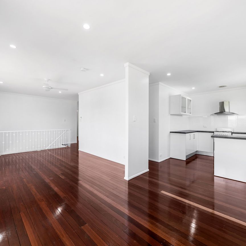 8 Girraman Street, Chermside West QLD 4032 - House For Rent - $800 | Domain - Photo 1