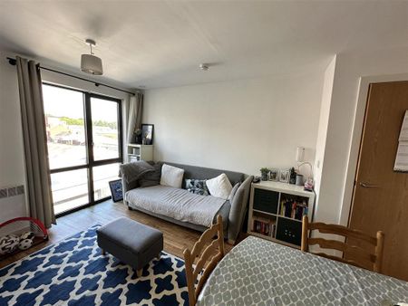 2 bedroom apartment to rent - Photo 3