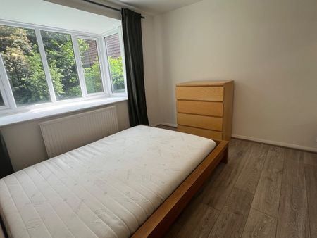 2 Bed Flat, Laburnum Close, N11 - Photo 5