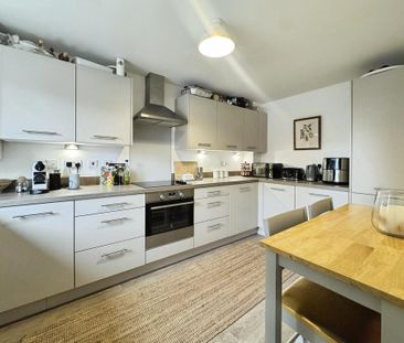 4 bedroom semi-detached house to rent - Photo 3