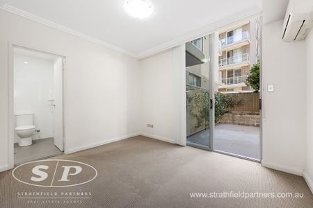 3 Bedroom Apartment in the heart of "Centenary Park" - Photo 5