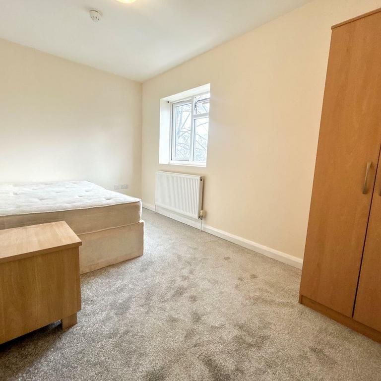 1 bedroom in a house share to rent - Photo 1