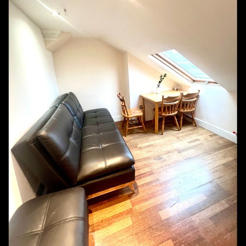 Room in a Shared Flat, Stunning Double Room In North Greenw, SE10 - Photo 1