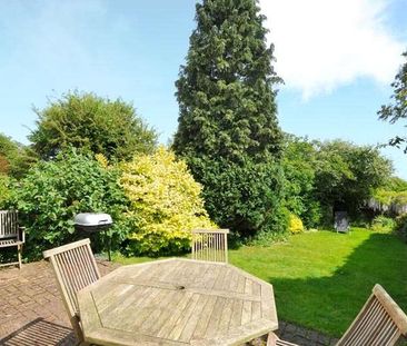 A well presented family home ideally located for town and station - Photo 6