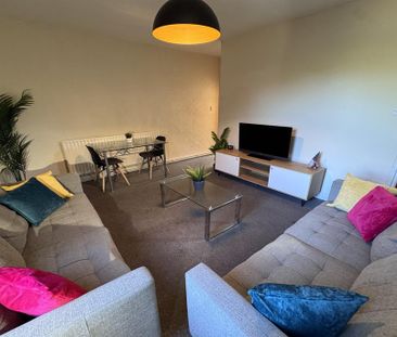 4 bedroom semi-detached house to rent - Photo 3