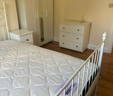 Room in a Shared House, Norbury Crescent, SW16 - Photo 2