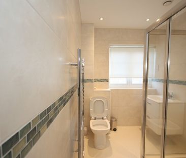Regency Drive, West Byfleet - Photo 3