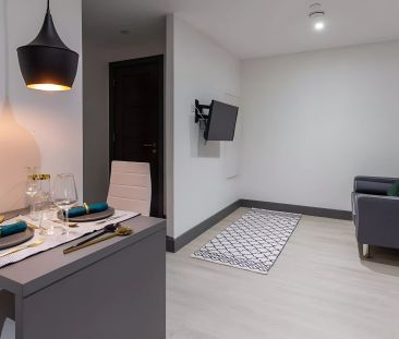 Premium 2 Bed Apartment - Photo 4