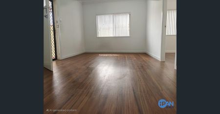 Spacious 4 Beds Family Home in a Convenient Location !! - Photo 2