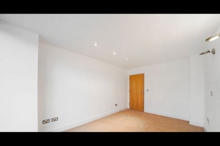 1 Bed Flat, Green Street, E7 - Photo 3