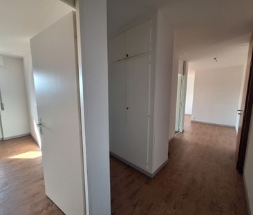 SION-CENTRE / APPARTEMENT RENOVE DE 2.5PCES - Photo 5