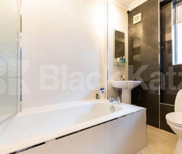 perfect for 2 sharers and located within close proximity to Angel S... - Photo 4