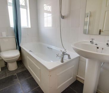 2 bedroom end of terrace house to rent - Photo 5