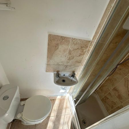 Studio Flat, Overdown Road, SE6 - Photo 4