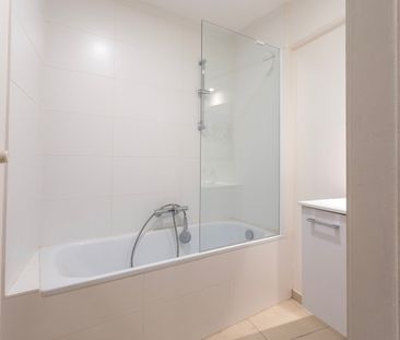 Volledig gerenoveerd twee-slaapkamerappartement in het centrum van ... - Photo 2