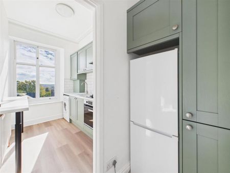 3 bedroom flat to rent - Photo 4