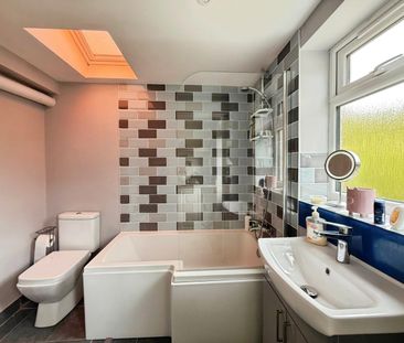 3 bedroom mid-terrace to rent Valebridge Road - Photo 4