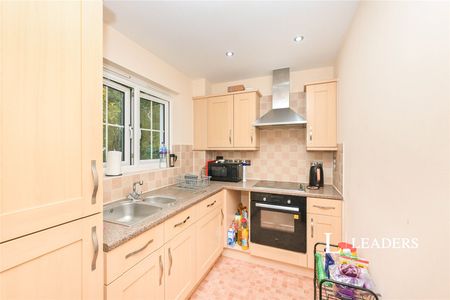 2 bedroom apartment to rent Bromley Close, East Road, Harlow, CM20 - Photo 5