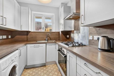 3 bedroom flat to rent - Photo 5