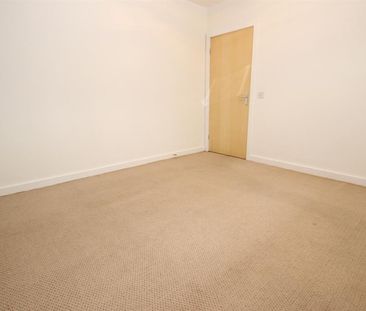 Spencers Wood, Bromley Cross, Bolton, BL7 9BX - Photo 4