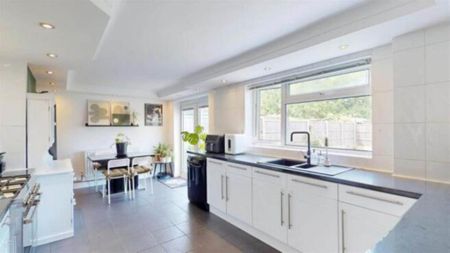 3 bedroom semi-detached house to rent - Photo 5