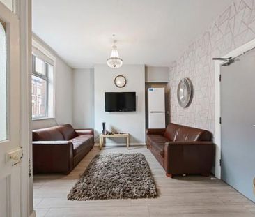 6 bedroom end of terrace house to rent - Photo 1