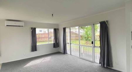 This tidy fully renovated home has 3 generous size bedrooms - Photo 3