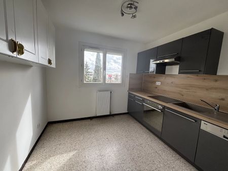 Location Appartement 3 pièces 72m² NIMES 30000 - Photo 4