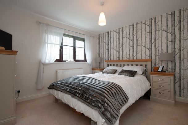 4 bedroom detached to rent 12 Sleaford Close, Swindon - Photo 1