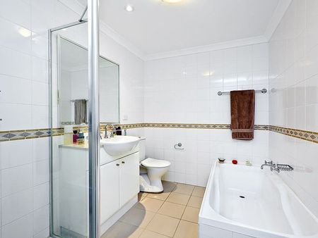 PENTHOUSE STYLE 2 BEDROOM APARTMENT WITH DOUBLE GARAGE - Photo 3