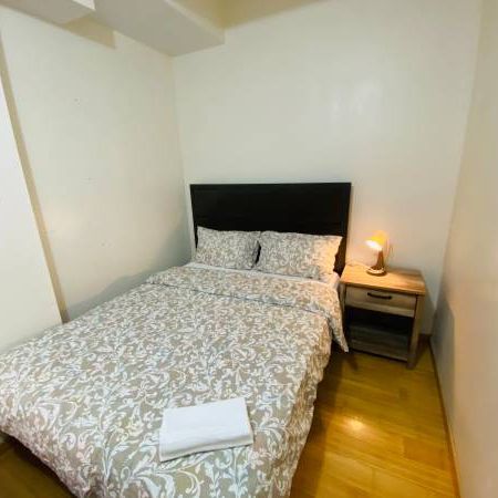 Available Now/ Nov1st ground floor Bachelor apt @ Kensington market - Photo 3