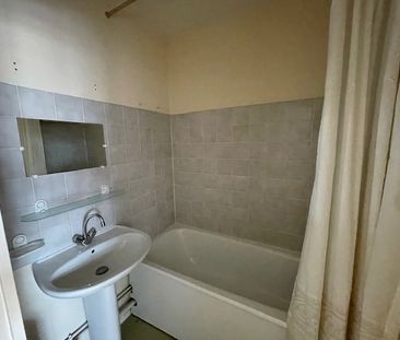 Location Appartement 1 pièce 20m² DEVILLE LES ROUEN 76250 - Photo 1