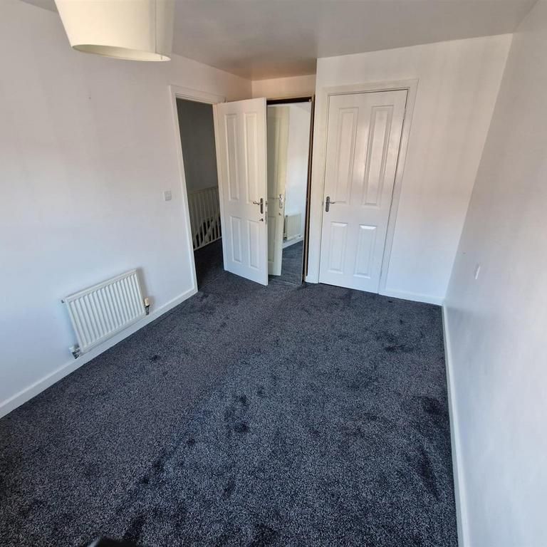 3 bedroom end of terrace house to rent - Photo 1