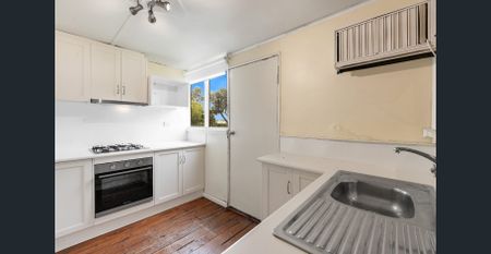 Cozy 3-Bedroom Home - Photo 2