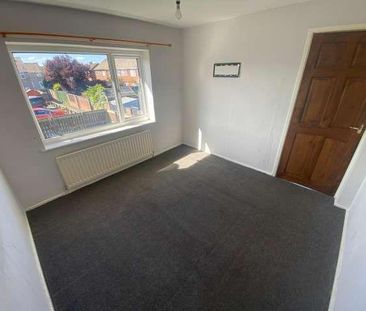 2 bedroom end of terrace house to rent - Photo 4