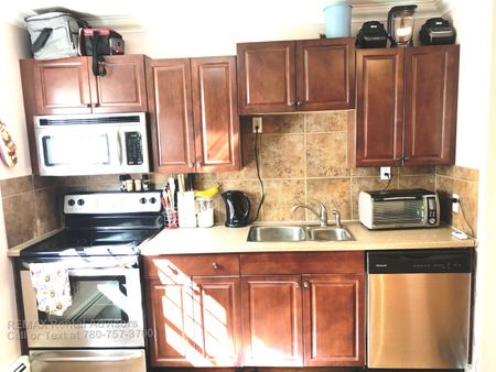 #2 10724 115 Street Northwest - Photo 4