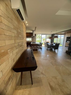 Casa em Condomínio com 4 quartos e 350m² para alugar em Campeche, Florianópolis. - Photo 1