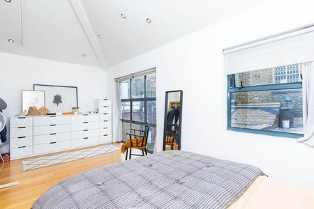 Large studio space with balcony and roof terrace in the heart of Bethnal Green - Photo 4