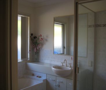 75 Lambor Drive, Mudgeeraba QLD 4213 - House For Rent | Domain - Photo 3