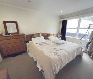 Stylish Two-Bedroom Unit in Prime Epsom Location - Photo 4