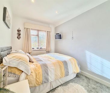 4 bedroom detached house to rent - Photo 2