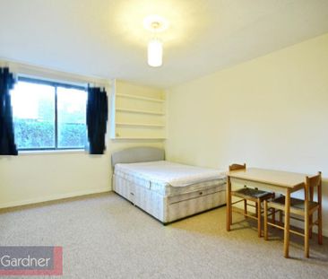 Studio to rent - Photo 1