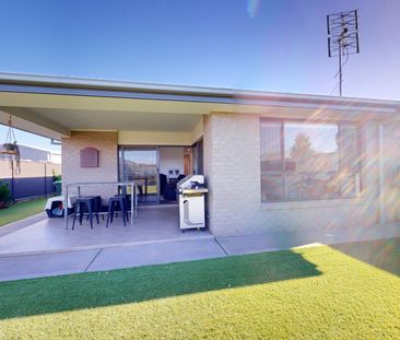 Southlakes Stunner! - Photo 2