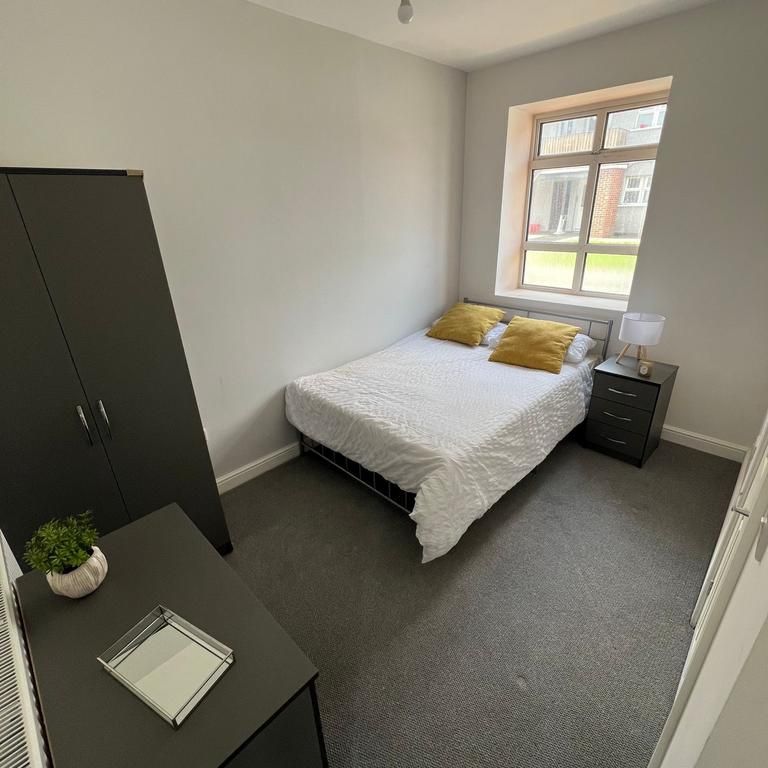 1 bedroom in a house share to rent - Photo 1