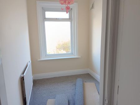 3 bedroom flat to rent - Photo 4
