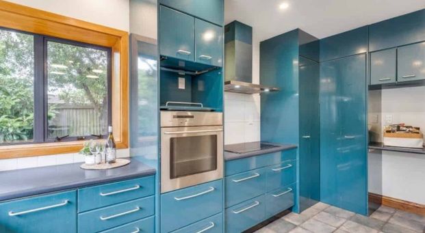 Upper Riccarton, 5 bedrooms - Photo 1