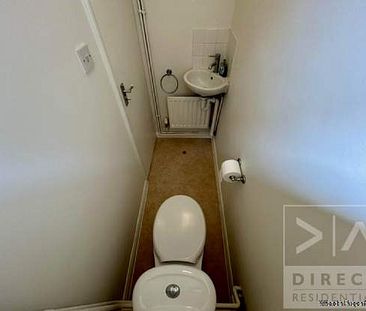 3 bedroom property to rent in Ashtead - Photo 2