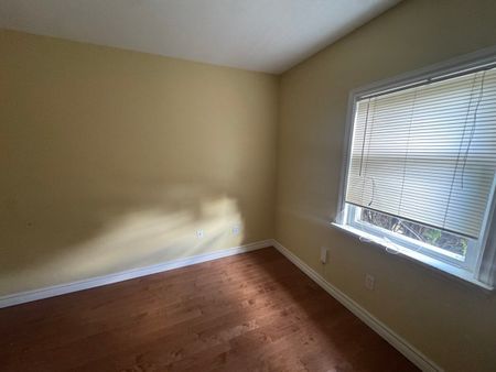 Large Upper Home - Photo 3