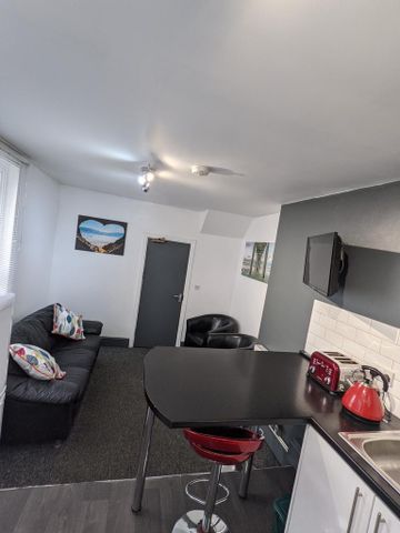 5 bedroom terraced house to rent - Photo 2